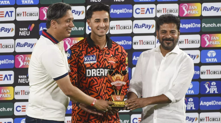 अभिषेक शर्मा ने अपनी सफलता का श्रेय युवराज सिंह और इन दो लोगों को दिया अभिषेक शर्मा ने अपनी सफलता का श्रेय युवराज सिंह और इन दो लोगों को दिया