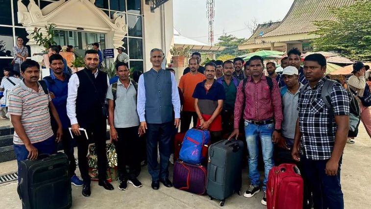 लाओस में अवैध काम में फंसे 17 भारतीय लौट रहे स्वदेश लाओस में अवैध काम में फंसे 17 भारतीय लौट रहे स्वदेश