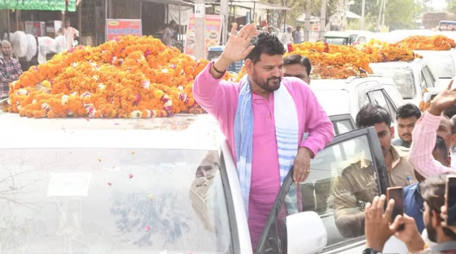 भाजपा सांसद बृजभूषण शरण सिंह पर एफआईआर दर्ज भाजपा सांसद बृजभूषण शरण सिंह पर एफआईआर दर्ज