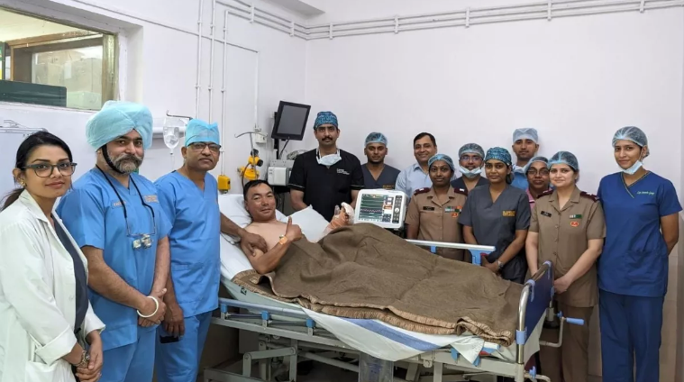 भारतीय वायु सेना बनी देवदूत, घायल जवान का हाथ बचाने के लिए चलाया एयरलिफ्ट ऑपरेशन भारतीय वायु सेना बनी देवदूत, घायल जवान का हाथ बचाने के लिए चलाया एयरलिफ्ट ऑपरेशन