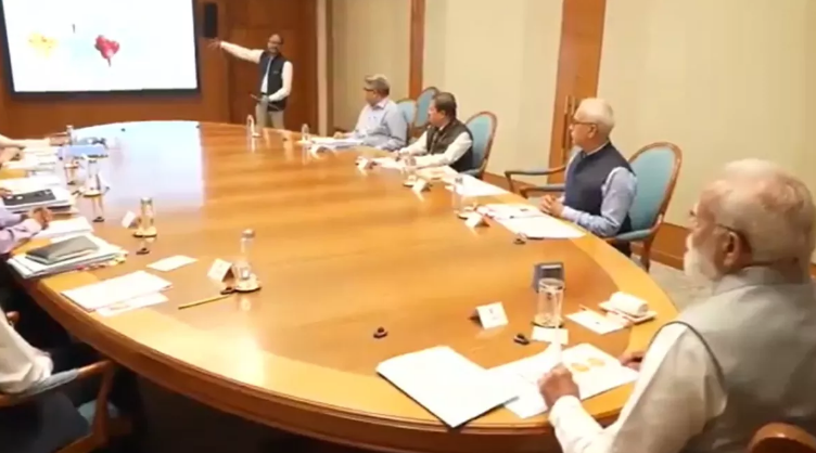 देश में भीषण गर्मी और हीटवेव को लेकर केंद्र सरकार सतर्क देश में भीषण गर्मी और हीटवेव को लेकर केंद्र सरकार सतर्क