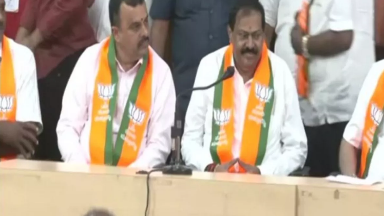 कांग्रेस को लगा एक और झटका… कांग्रेस को लगा एक और झटका…