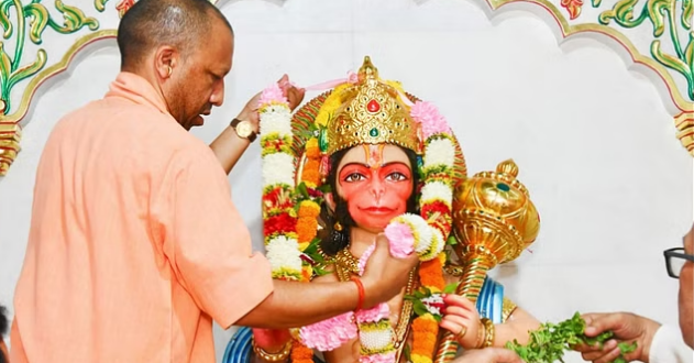 हनुमान जयंती पर गोरखनाथ मंदिर में CM योगी ने किया दर्शन