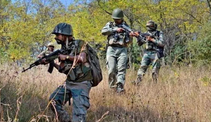 मणिपुर में कुकी उग्रवादियों ने किया CRPF बटालियन पर हमला मणिपुर में कुकी उग्रवादियों ने किया CRPF बटालियन पर हमला