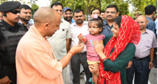 गोरखपुर: गुरु का आशीर्वाद ले सीएम योगी निकले चुनाव प्रचार में