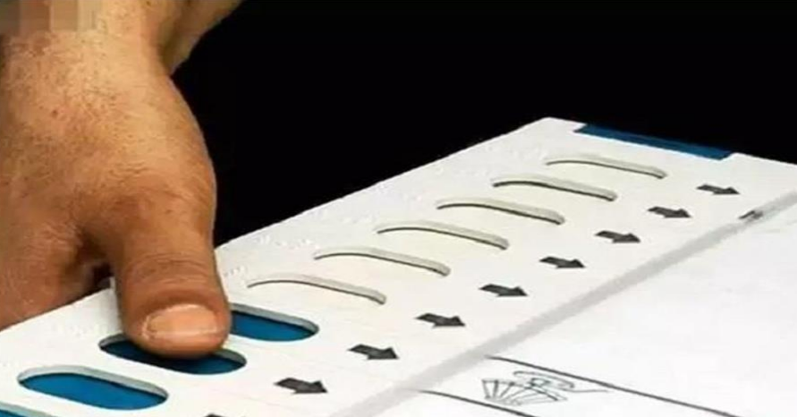 बरेली में ककराला के मतदान केंद्र पर 6 बार बदली गई EVM बरेली में ककराला के मतदान केंद्र पर 6 बार बदली गई EVM
