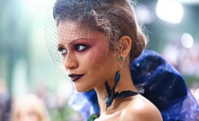 मेट गाला 2024 में जेंडया का लुक देख फिदा हुए ब्वॉयफ्रेंड Tom Holland मेट गाला 2024 में जेंडया का लुक देख फिदा हुए ब्वॉयफ्रेंड Tom Holland