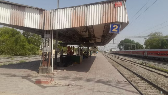 आगरा कैंट के पास रेलवे ट्रैक पर मिला बीएसएफ के जवान का शव आगरा कैंट के पास रेलवे ट्रैक पर मिला बीएसएफ के जवान का शव