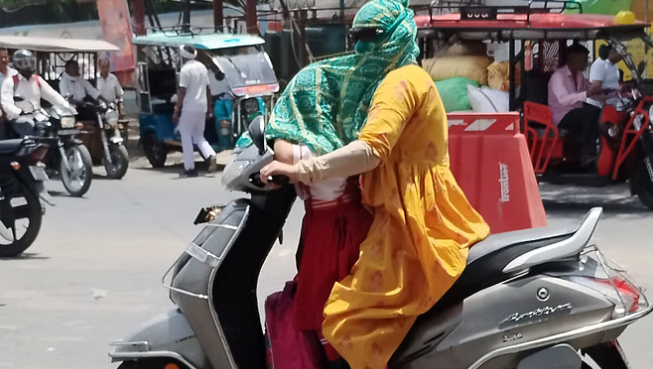 यूपी में बुधवार से लू चलने की चेतावनी, कानपुर में पारा पहुंचा 43 के पार यूपी में बुधवार से लू चलने की चेतावनी, कानपुर में पारा पहुंचा 43 के पार