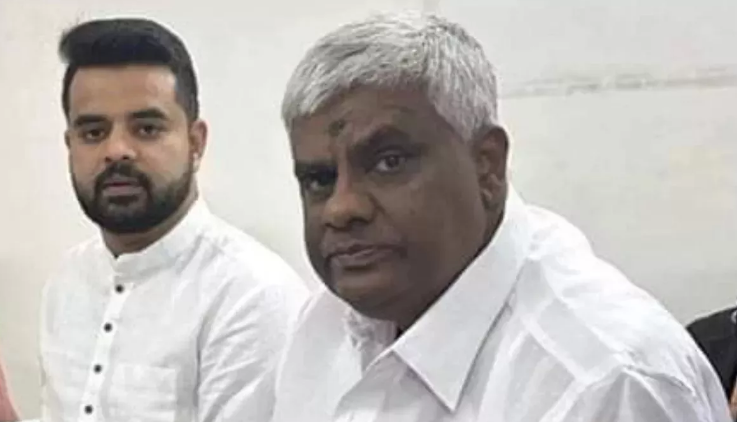 अश्लील वीडियो मामले में कर्नाटक में SIT की छापेमारी अश्लील वीडियो मामले में कर्नाटक में SIT की छापेमारी