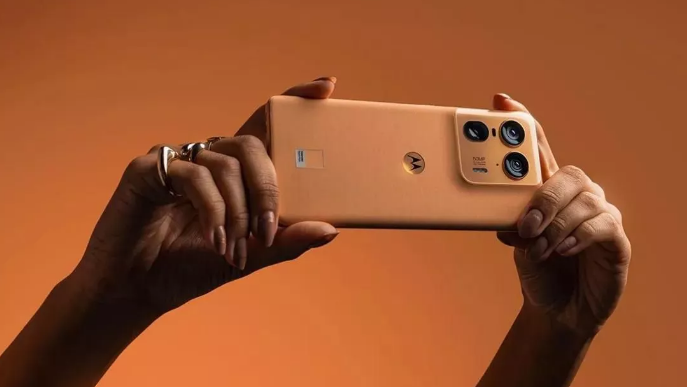 16GB रैम और 50MP कैमरा वाला Motorola के इस दमदार फोन ने मारी एंट्री