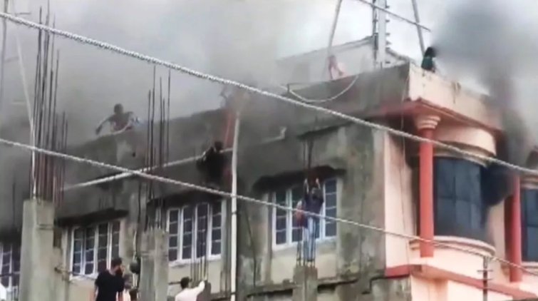 असम के सिलचर के कंप्यूटर इंस्टीट्यूट में भीषण आग, बच्‍चों ने बाहर कूदकर बचाई जान