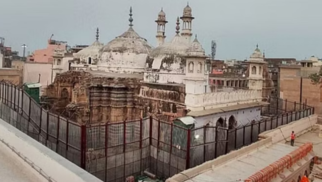 आदि विश्वेश्वर की पूजा अर्चना के दाखिल अर्जेंट वाद पर सुनवाई आज आदि विश्वेश्वर की पूजा अर्चना के दाखिल अर्जेंट वाद पर सुनवाई आज