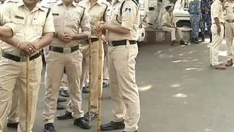 चुनाव का विरोध करने पर हिज्ब-उत-तहरीर के छह सदस्य दबोचे