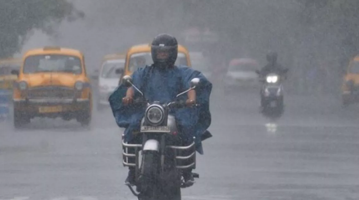 तेज हवाओं के साथ बंगाल पहुंचा चक्रवात रेमल तेज हवाओं के साथ बंगाल पहुंचा चक्रवात रेमल