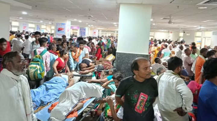 वाराणसी: दो दिन बाद खुली जिले के अस्पतालों की ओपीडी, 15000 मरीज पहुंचे वाराणसी: दो दिन बाद खुली जिले के अस्पतालों की ओपीडी, 15000 मरीज पहुंचे