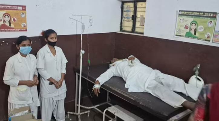 मतगणना की चर्चा के दौरान सपा प्रत्याशी विजय सिंह की अचानक बिगड़ी तबियत मतगणना की चर्चा के दौरान सपा प्रत्याशी विजय सिंह की अचानक बिगड़ी तबियत