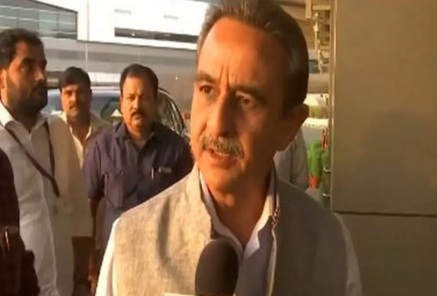 राज्य मंत्री कीर्ति वर्धन सिंह आग त्रासदी के बाद कुवैत हुए रवाना राज्य मंत्री कीर्ति वर्धन सिंह आग त्रासदी के बाद कुवैत हुए रवाना