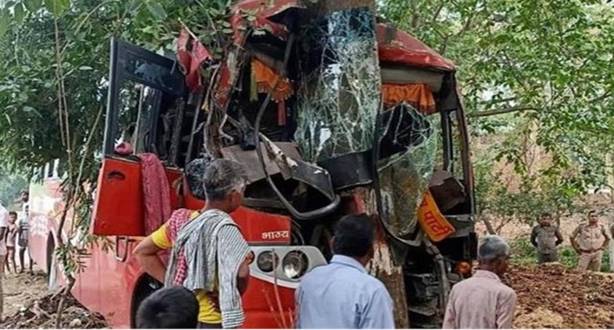 शामली से लखीमपुर जा रही निजी बस पेड़ से टकराई, 40 लोग घायल शामली से लखीमपुर जा रही निजी बस पेड़ से टकराई, 40 लोग घायल