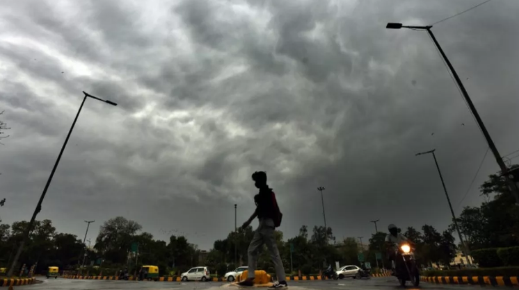 दिल्ली में आज बारिश के आसार, बिहार-बंगाल में समेत इन 15 राज्यों में भी गिरेंगी राहत की बूंदें दिल्ली में आज बारिश के आसार, बिहार-बंगाल में समेत इन 15 राज्यों में भी गिरेंगी राहत की बूंदें